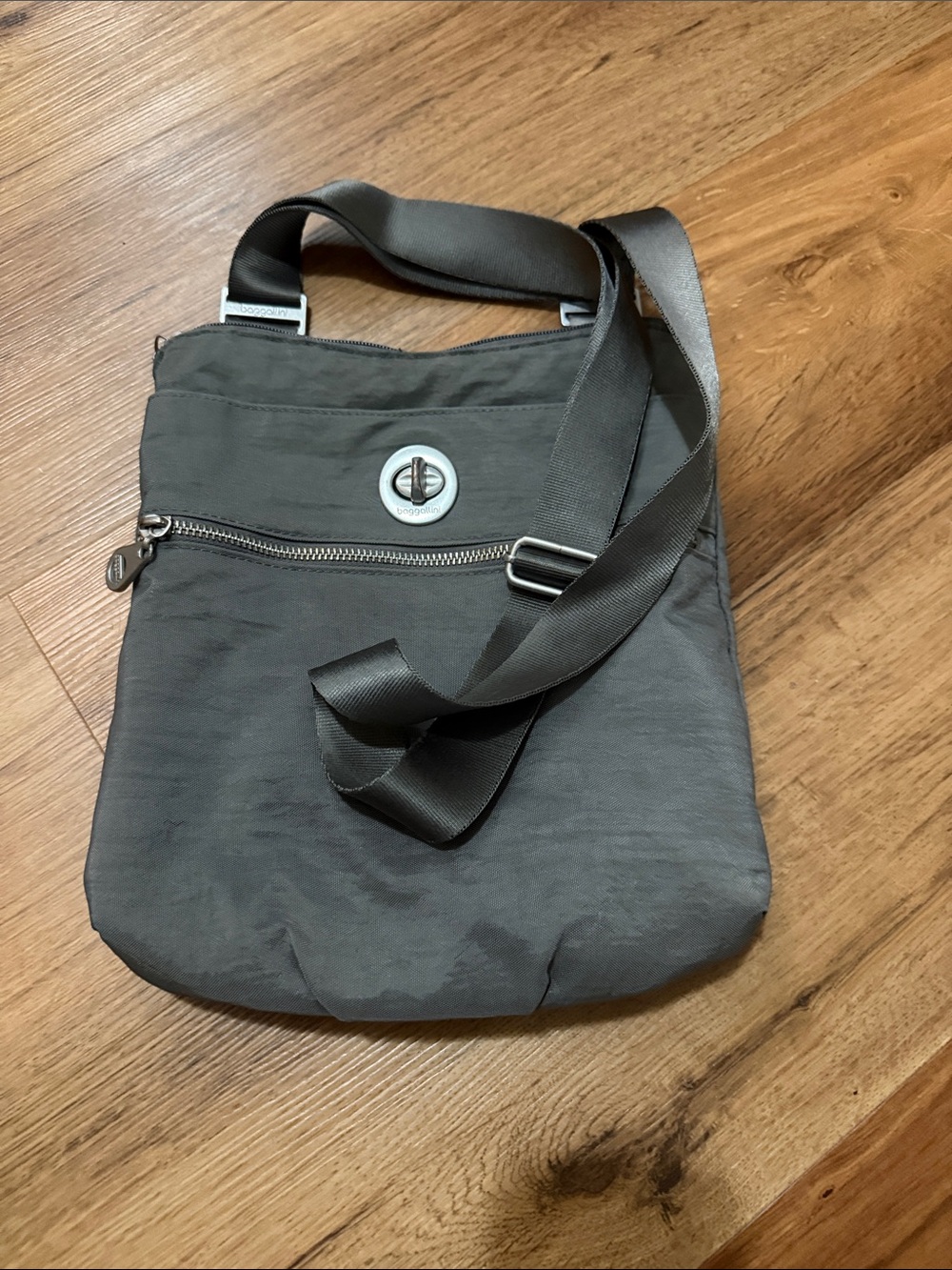 Baggalini crossbody Bag with Front Turn-Lock